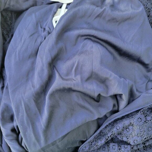 Women's Riley & Rae Lace Dress. Medium. - Picture 10 of 12